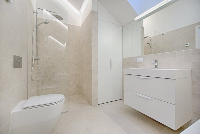 average cost of high end bathroom remodel